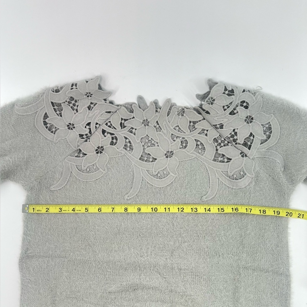 NWT En Crème Sincerely Yours Gray Knit Sweater Lacy Cutout Appliqué Back S/M - Picture 11 of 13